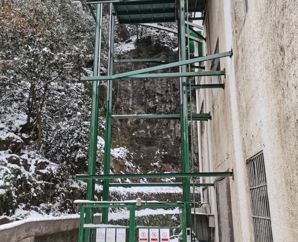 导轨式升降货梯（室外用）